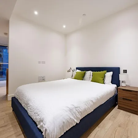 Modern 1-Bedroom Apartment - Aldgate, London